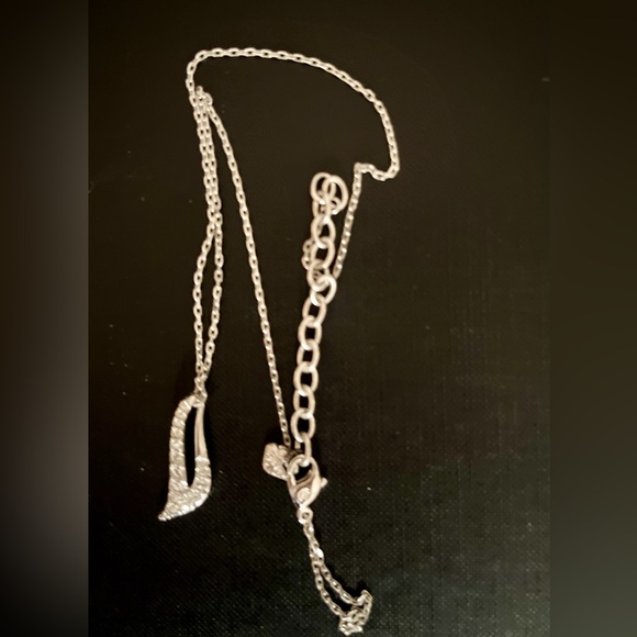 Swarovski Swan Signed Jewelry Rhodium Plated Flame Crystal Pendant Necklace - Picture 5 of 5